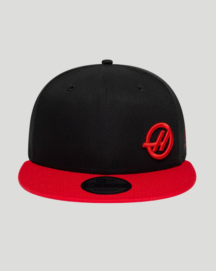New Era Haas Team 9Fifty cap with black crown and red flat visor, red Haas logo embroidered on the side