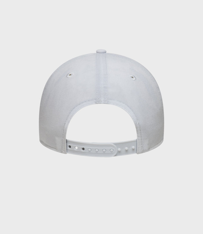 Back view of white New Era Alpine Estretch Snapential 9FortyCap with adjustable snap closure